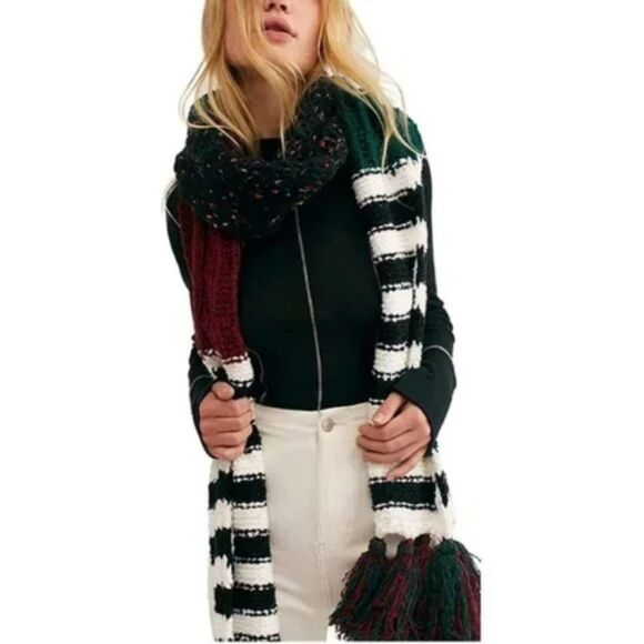 Free People Winter Nova Tassel Chunky Scarf NWT - Picture 3 of 5